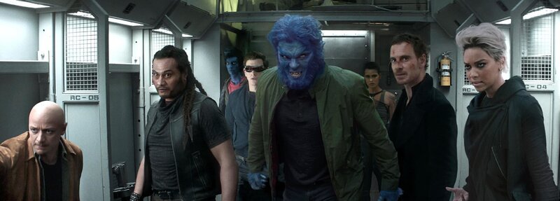 James McAvoy (Charles Xavier), Andrew Stehlin (Red Lotus), , Nicholas Hoult (Hank McCoy /​ Le Fauve), Michael Fassbender (Erik Lehnsherr /​ Magneto), Alexandra Shipp (Ororo Munroe /​ Tornade) – Bild: PLURIMEDIA (Twentieth Century Fox France /​ Twentieth Century Fox Film Corporation /​ Marvel Entertainment)