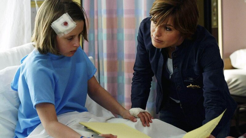 Ob Detective Olivia Benson (Mariska Hargitay) weiß, dass der 13-jährige Joe Blaine (Rory Culkin) schon lange in psychiatrischer Behandlung ist? – Bild: TVNOW /​ Universal