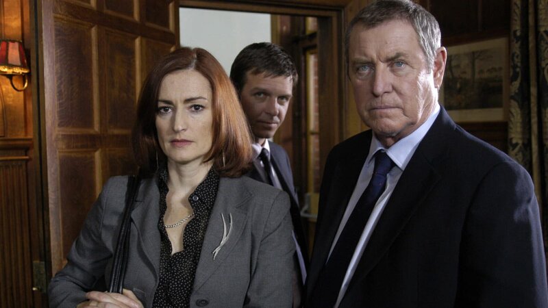 Julia Benson (Pooky Quesnel, l.), Sergeant Jones (Jason Hughes, M.) und Inspector Barnaby (John Nettles, r.). – Bild: ZDF