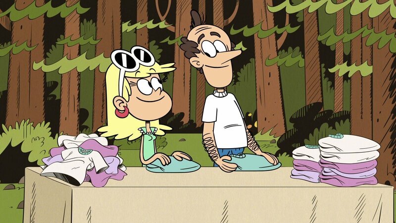 L-R: Leni, Lynn Loud Sr – Bild: ViacomCBS