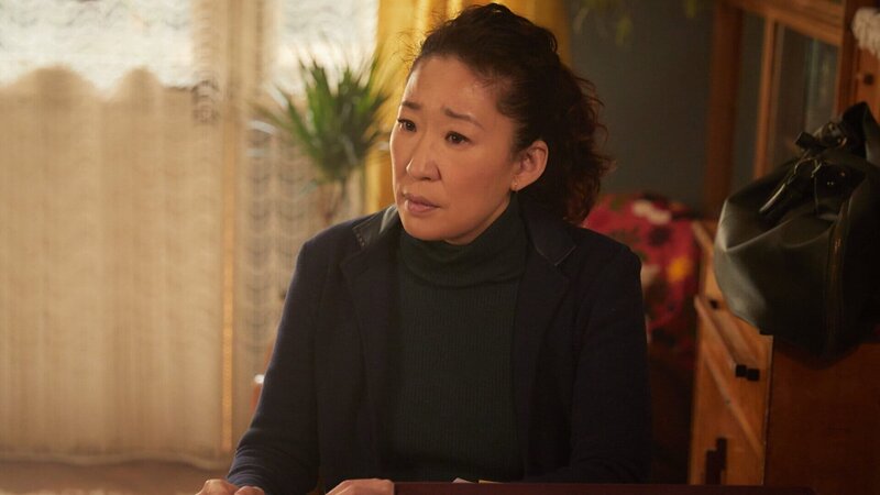 Die Spur aus dem Gefängnis führt Eve (Sandra Oh) zu einer russischen Lehrerin in Moskau. Dabei erfährt Eve, welches traurige Schicksal die Lehrerin mit der hemmungslosen Auftragskillerin verbindet. – Bild: ZDF