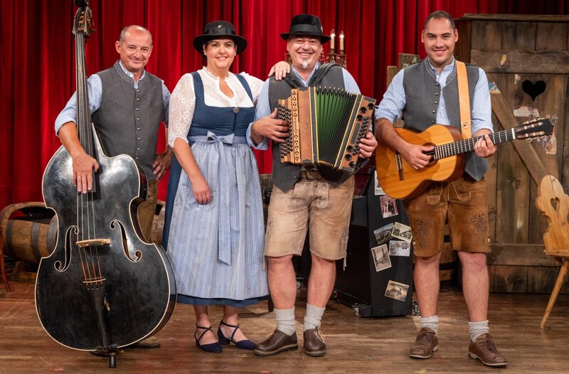 Familienmusik Königseder. – Bild: BR/​Peter Krivograd