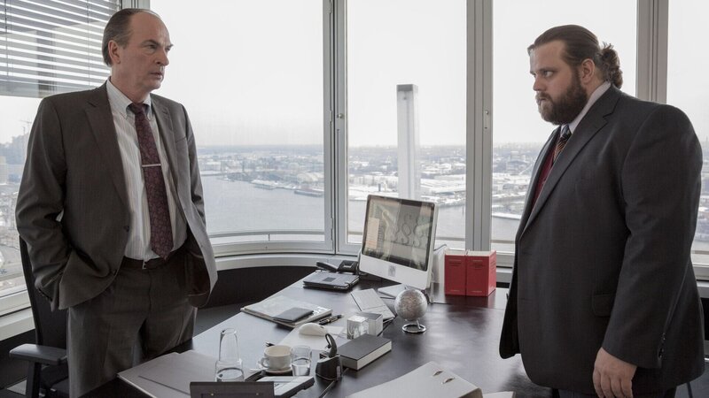 Markus Gellert (Herbert Knaup) und Frank Simon (Antoine Monot Jr.). – Bild: Degeto Film GmbH/​ Vertrieb OneGate Media GmbH