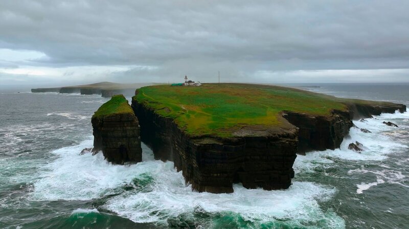 Loop Head im Westen Irlands, hier mündet der Shannon nach 370 Kilometern in den Atlantik. – Bild: NDR/doc.station Loop Head im Westen Irlands, hier mündet der Shannon nach 370 Kilometern in den Atlantik. – Bild: NDR/doc.station