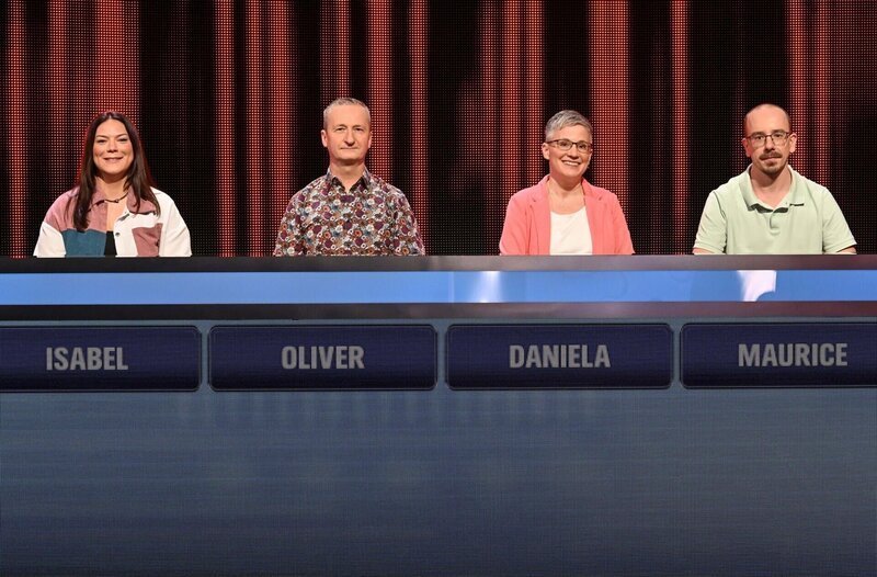 Die Kandidat:innen (v.l.n.r. am Panel): Isabel Schülter, Oliver Unger, Daniela Salzenberg und Maurice Herbold. – Bild: ARD/​Uwe Ernst