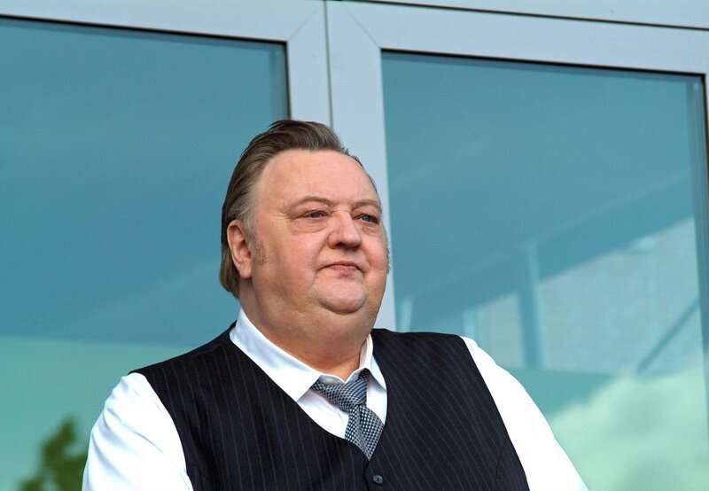 Gregor Ehrenberg (Dieter Pfaff) muss sich für einen Mandanten in große Gefahr begeben. – Bild: rbb/​ARD/​Georges Pauly
