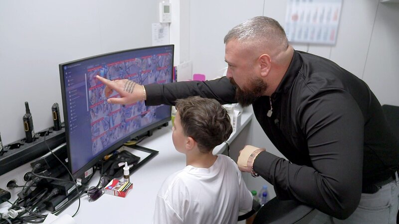 S02E44: Ibo und Brigitte bekommen Besuch von Fans, die extra aus der Eifel angereist sind. Es gibt Eis und Fotos! – Bild: RTLZWEI