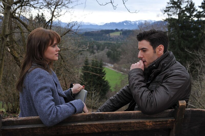 Sabrina (Sarah Elena Timpe, l.); Goran (Saša Kekez, r.) – Bild: ARD /​ Ann Paur