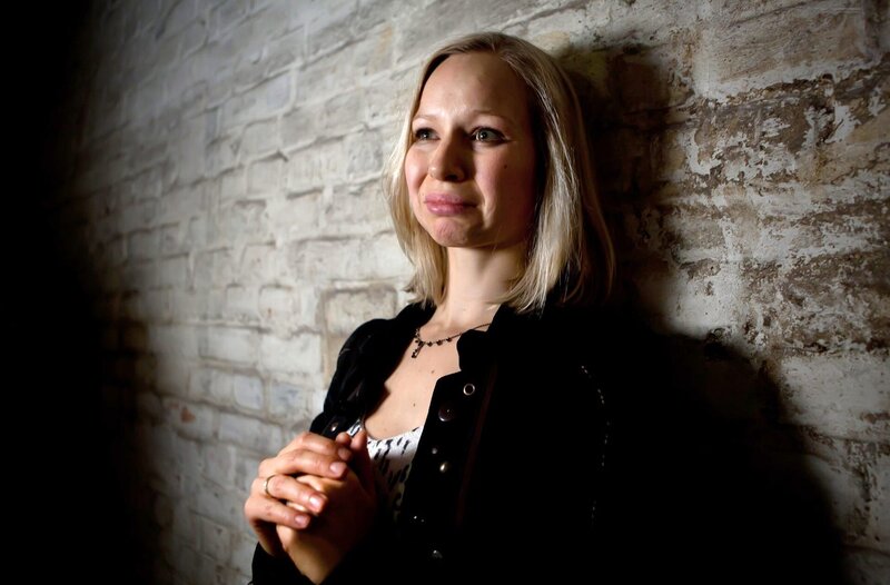 ARD/​HEITER BIS TÖDLICH – HAUPTSTADTREVIER, II. Staffel, Krimiserie (8 neue Folgen), Folge 26 „Die letzte Runde“, am Dienstag (30.09.2014) um 18:50 Uhr. Hat das Verschwinden von Conni Stoltz (Christin Heim) etwas mit dem Tod des Boxers zu tun? – Bild: ARD/​Daniela Incoronato