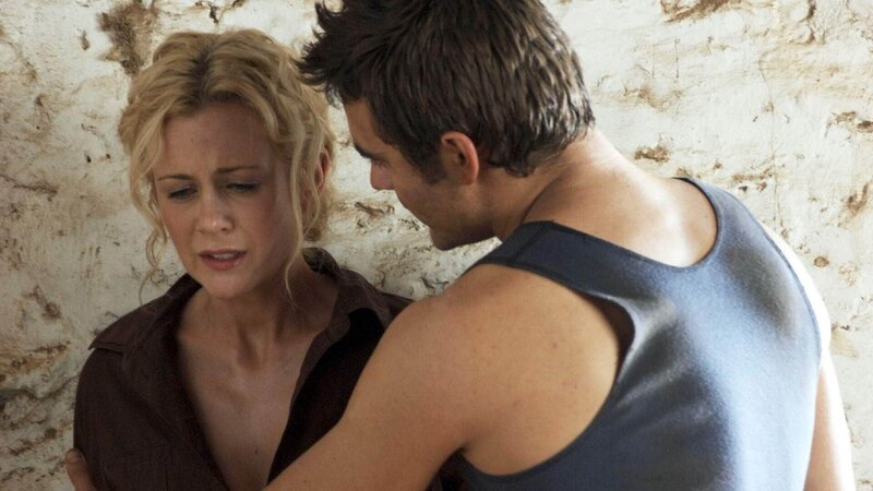 Jodi (Rachael Carpani) ist hin und her gerissen zwischen ihren Gefühlen zu Riley (Dustin Clare) und ihrem Ex.  Die Verwendung des sendungsbezogenen Materials ist nur mit dem Hinweis und Verlinkung auf TVNOW gestattet. – Bild: TVNOW