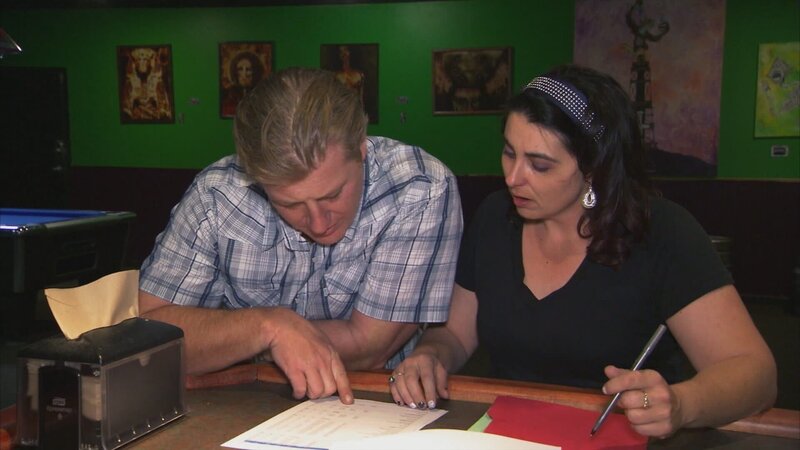 Die Besitzer der „Toad Tavern“ in Littleton, Colorado, rufen sie die Mystery Diners an. – Bild: TLC