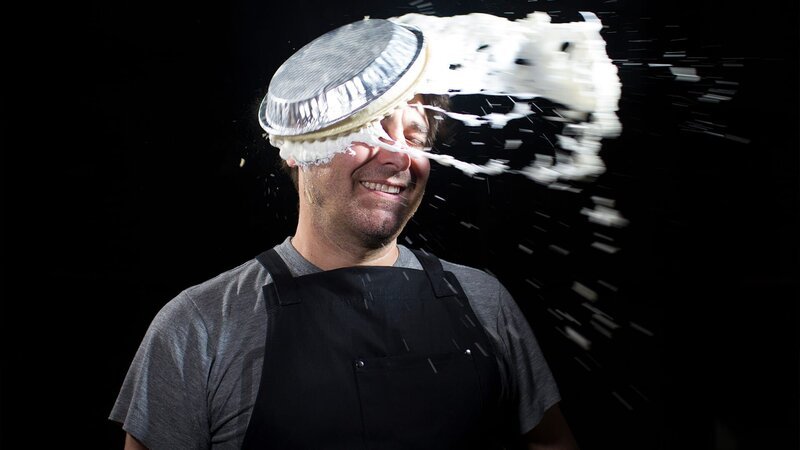 Tory Belleci gets smashed with a crème pie. – Bild: Warner Bros. Discovery