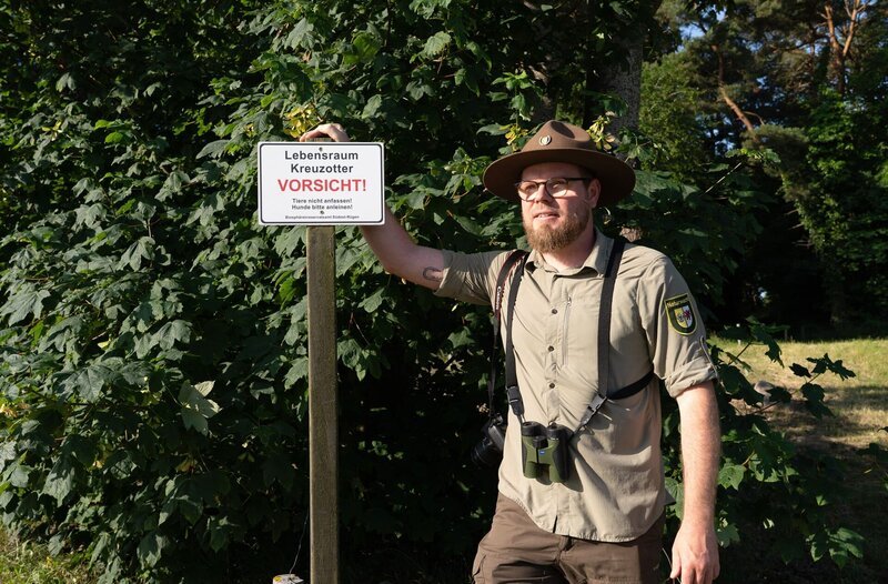 Ranger Steffen Krüger im Einsatz für Mensch und Tier. – Bild: NDR