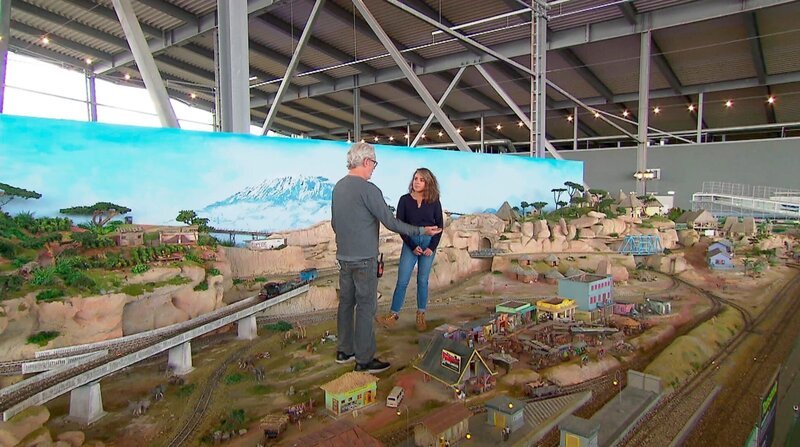 Die „Modellbauwelten“ in Bispingen sind die neueste Attraktion in der Lüneburger Heide. Die Modelleisenbahnanlage hat mit 20 Kilometern Schienen gleich einen Weltrekord aufgestellt. – Bild: ZDF und SR/​Barbara Hafner