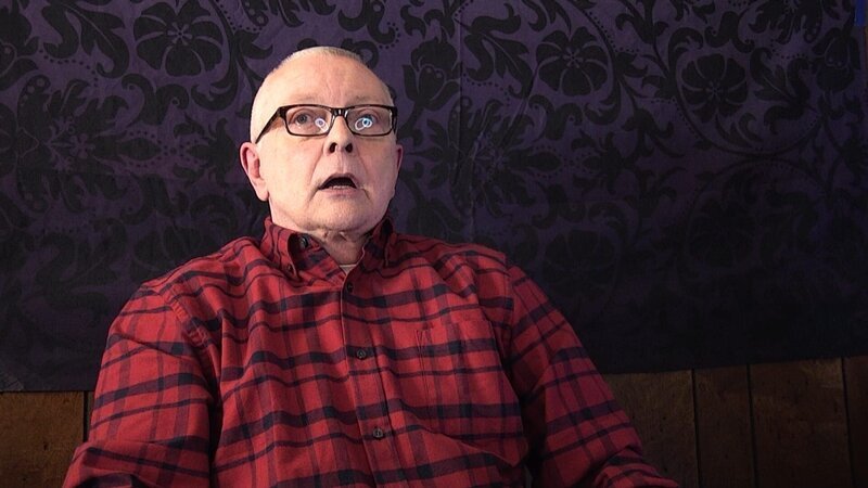 Psychic medium Chip Coffey remotely reading something dark happened in the former funeral home of the old Masonic building in East Bridgewater, MA. – Bild: Travel Channel /​ Discover Images /​ Discovery Communications, LLC.