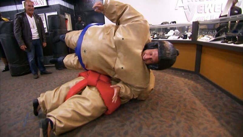 Les Gold (l) – Bild: Warner Bros. Discovery