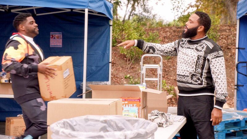 (v.li.): Ron Funches (Ladarius), Anthony Anderson (Andre ‚Dre‘ Johnson). – Bild: ORF/​Disney/​ABC