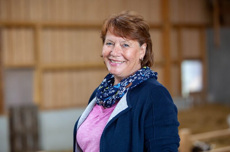 Sechs Landfrauen, ein Oldtimerbus und ein Kochwettbewerb mit jeweils einem Drei-Gänge-Menü. Weitere Informationen unter http:/​/​www.swr.de/​lecker-aufs-land. Katja Antony – Bild: SWR/​megaherz/​Anne Deiß