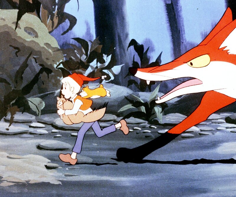 Nils muss sich, Krümel und die zwei Eichhörnchenkinder vor dem Fuchs Smirre in Sicherheit bringen. – Bild: ORF