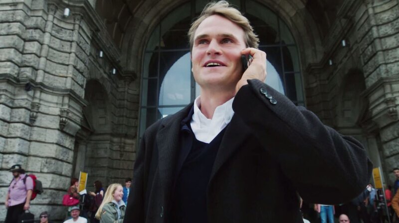 Hauptkommissar Felix Voss (Fabian Hinrichs) kommt  am Hauptbahnhof in Nürnberg an. – Bild: BR/​BR