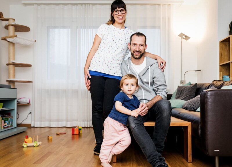 SRF bi de Lüt Familiensache Folge 1 Familie Scherrer: Patrizia Scherrer-Kesseli, Tochter Svea Scherrer und Vater Markus Scherrer – Bild: SRF