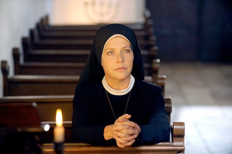 Schwester Hanna (Janina Hartwig) will ewig gegen eine Brauerei kämpfen. – Bild: ORF