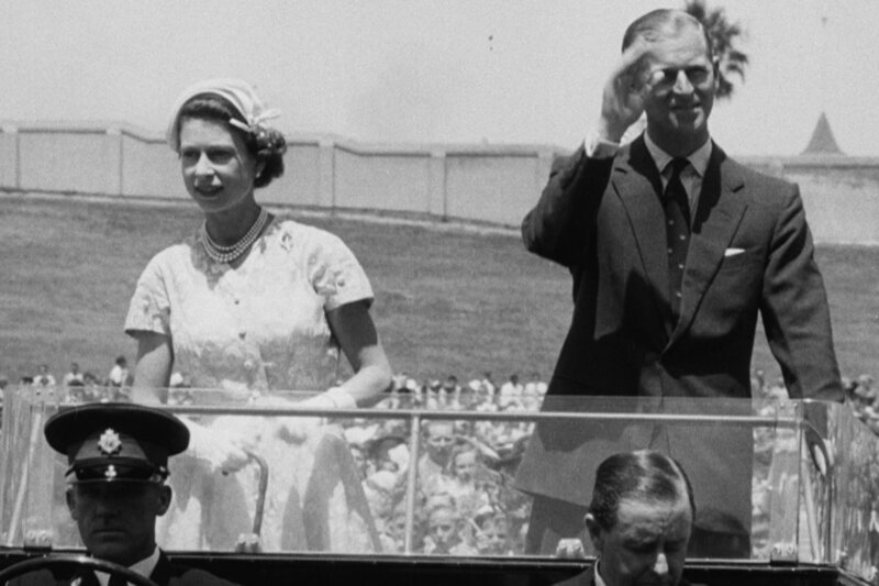 Queen Elizabeth II und Prinz Philip auf ihrer Reise durch die Länder des Commonwealth – Bild: SRF1