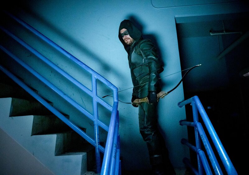 Oliver Queen (Stephen Amell) – Bild: RTL /​ ARROW and all related characters and elements © & â“¢ DC Comics and Warner Bros. Entertainment