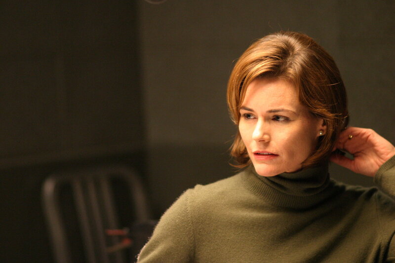 Hat Jane (Saxon Trainor) etwas mit dem 22 Jahre zurückliegenden Mordfall zu tun ? – Bild: Warner Bros. Television