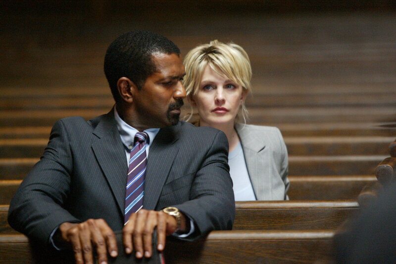 Det. Lilly Rush (Kathryn Morris, r.) erkennt schnell, dass Tucker (Riff Hutton, l.) mehr weiß, als er anfangs zugeben will … – Bild: Warner Bros. Television