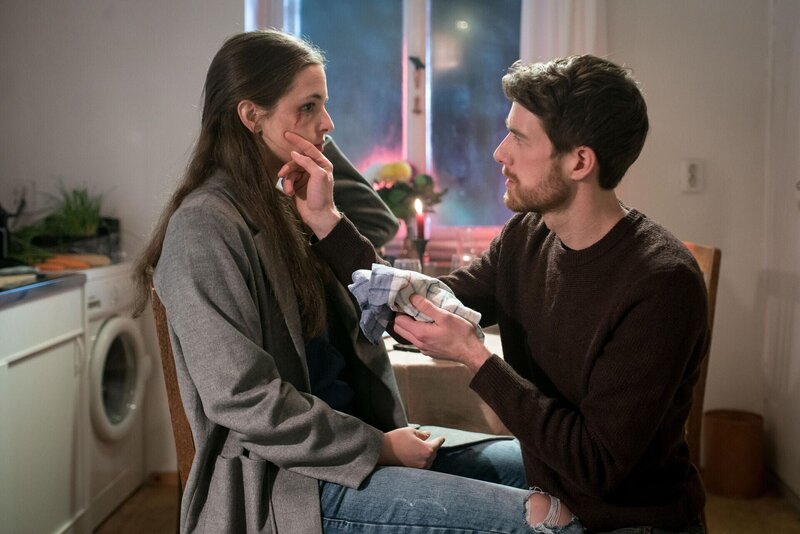 Liv Gebhardt (Alexandra Martini, l.); Benni Maybach (Maximilian Klas, r.) – Bild: ZDF /​ Uwe Frauendorf