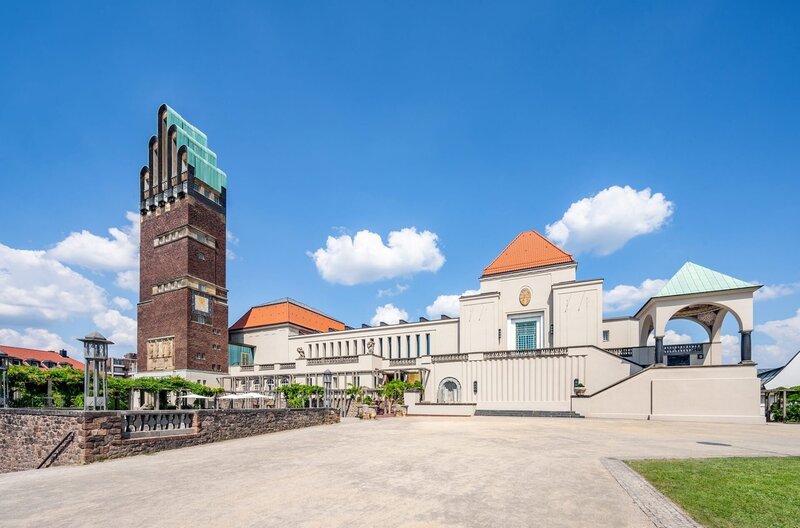 Museums Check mit Markus Brock: Mathildenhöhe Darmstadt. – Bild: SWR/​Gregor Schuster /​ ZDF und SWR/​Gregor Schuster