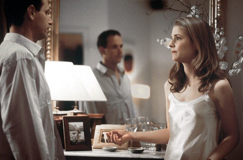 Jean-Luc (Charles Berling) und seine Frau Isa (Natacha Régnier) leben ein scheinbar sorgenfreies, luxuriöses Leben. – Bild: Ciné B