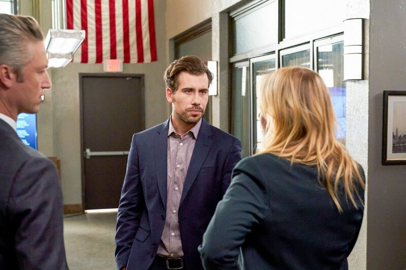 V.l.: Dominick Carisi Jr. (Peter Scanavino), Joe Velasco (Octavio Pisano), Amanda Rollins (Kelli Giddish) – Bild: RTL /​ © 2021 Universal Network Television LLC