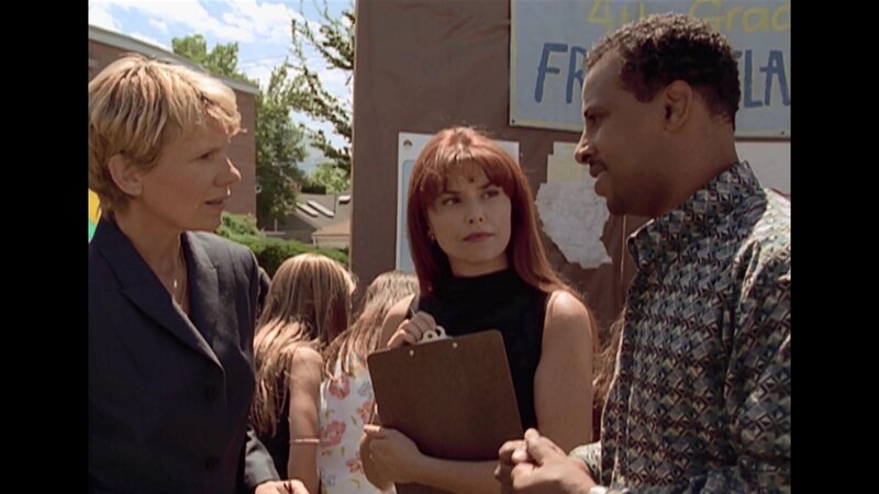 Senatorin Kate Cooper (Lindsay Crouse), Monica (Roma Downey) und Dr. Joe Acot (Ruben Santiago-Hudson), v.l. – Bild: Bibel TV