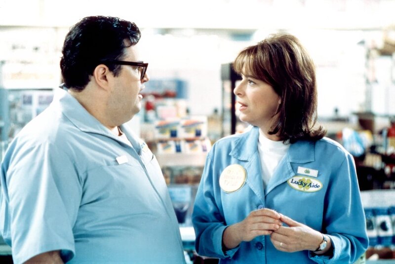 Lois (Jane Kaczmarek) wird von Craig (David Higgins) angebaggert. – Bild: ORF/​Disney