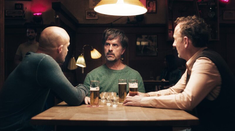 l-r: Theo (Jürgen Vogel), Paul (Christoph Maria Herbst), Jonathan (Peter Jordan) – Bild: Degeto/Majestic Filmproduktion l-r: Theo (Jürgen Vogel), Paul (Christoph Maria Herbst), Jonathan (Peter Jordan) – Bild: Degeto/Majestic Filmproduktion