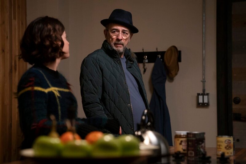 Lea Dilallo (Paige Spara) und Dr. Aaron Glassmann (Richard Schiff) – Bild: RTL