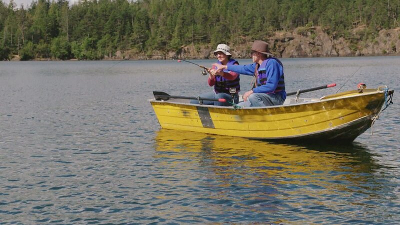Ein Paar aus Washington hat sein ganzes Leben für ihr Traumhaus auf Orcas Island gespart. Dort hat sich im Laufe der Jahre eine gesellschaftliche Elite niedergelassen. Jetzt können sie es kaum erwarten, ihren bisherigen Wohnort gegen eine luxuriöse Ruheoase auf der Insel zu tauschen. – Bild: HGTV