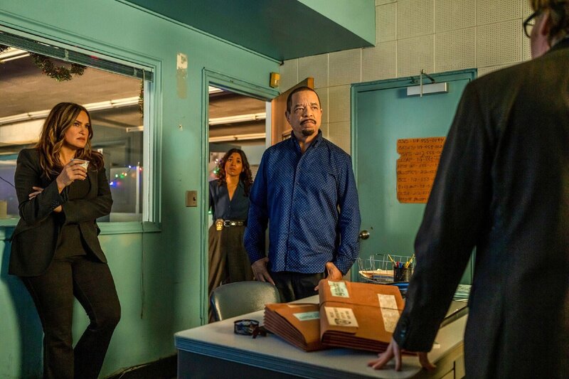 V.l.: Olivia Benson (Mariska Hargitay), Mia Ruz (Cyndee Rivera), Odafin Tutuola (Ice-T), Declan Murphy (Donal Logue) – Bild: RTL /​ © 2021 Universal Network Television LLC