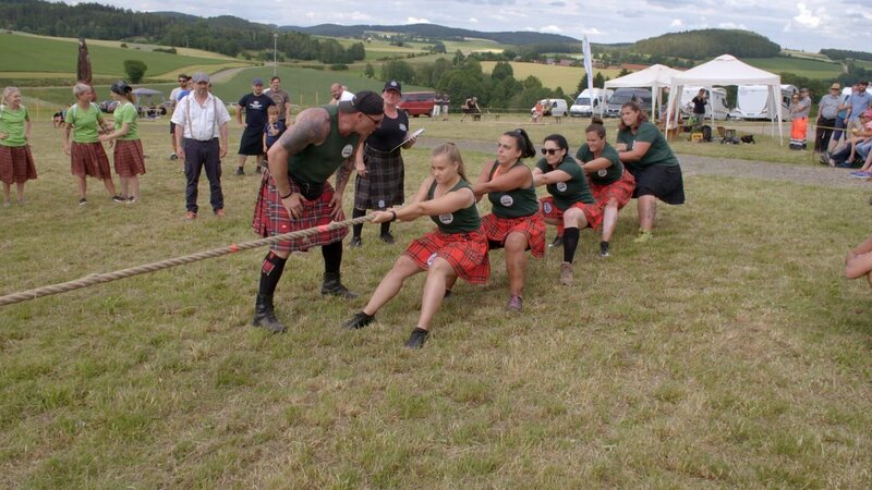 Seilziehen – die Finaldisziplin bei den schottischen Highland-Games auf Schloss Guteneck. – Bild: Christian Nöbel /​ isarflimmern fernsehproduktion GmbH, BR