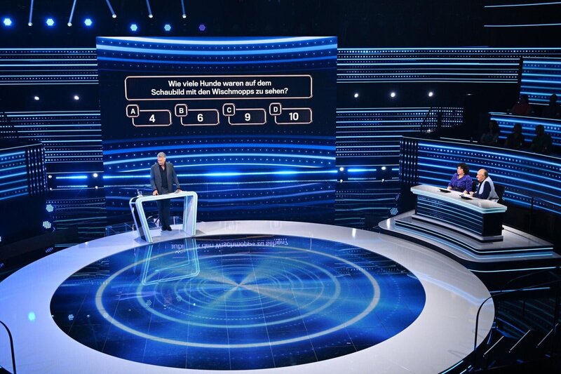 (v.l.n.r.) Jörg Pilawa; Meltem Kaptan; Mike Krüger – Bild: Seven.One /​ Willi Weber