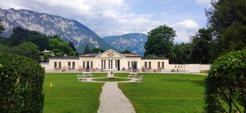 Das Alpenstrandbad Edlach an der Rax im Semmeringgebiet. – Bild: ORF/​Satel Film/​Manfred Hoschek