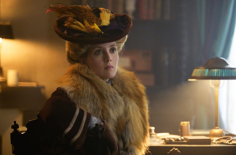 Meg Steinheil (Evelyne Brochu) – Bild: WDR/​Rémy Grandroques/​Tetra Media Fiction/​ Canal+