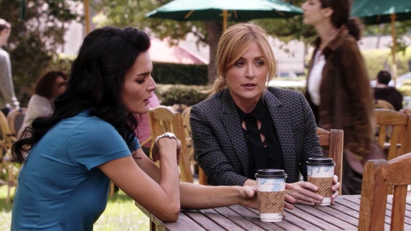 Jane Rizzoli (Angie Harmon, r.), Maura Isles (Sasha Alexander) – Bild: TVNOW