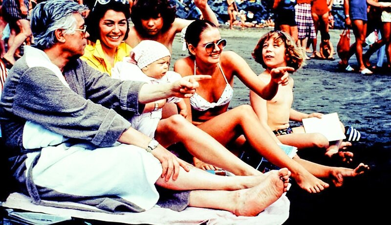 Peter Weck (Werner Schumann), Thekla Carola Wied (Angi), Timmo Niesner (Markus), Julia Biedermann (Tanja), Tarek Helmy (Tom). – Bild: ORF/​ZDF