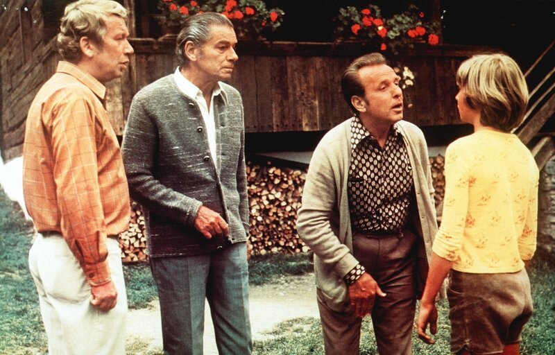 (v.li.): Heinz Reincke (Bubi), Rudolf Prack (Raimund Anger), Georg Thomalla (Dr. Karl Maria Wegner), Mark Ramershoven (Erich, Wegners Sohn). – Bild: ORF/Lisa Film (v.li.): Heinz Reincke (Bubi), Rudolf Prack (Raimund Anger), Georg Thomalla (Dr. Karl Maria Wegner), Mark Ramershoven (Erich, Wegners Sohn). – Bild: ORF/Lisa Film