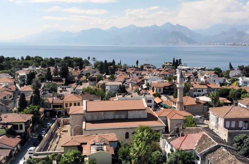 Antalya, ein Paradies am Mittelmeer, steht seit Jahrhunderten für den Wunsch nach „Dolce Vita“ und repräsentiert heute den kulturellen und wirtschaftlichen Reichtum der Türkei. – Bild: Elephant Doc