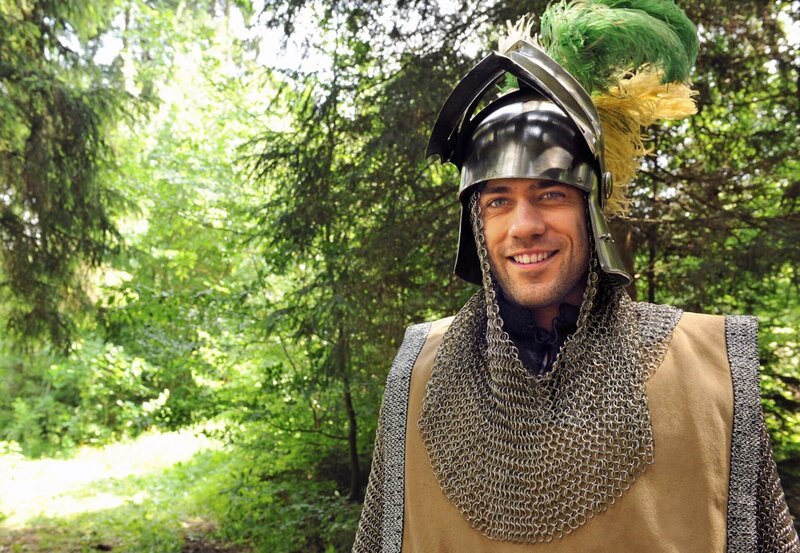 ARD STURM DER LIEBE FOLGE 1354, am Mittwoch um 15:10 Uhr im ERSTEN. Ritter Jacob (Andreas Thiele) hofft, dass Sibiylle seinen Heiratsantrag annehmen wird. – Bild: ARD/​Ann Paur