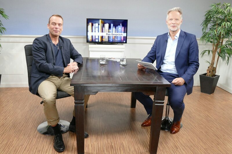 Christian Jaeger (l.) zu Gast bei Bibel TV Das Gespraech mit Moderator Wolfgang Severin – Bild: Bibel TV Christian Jaeger (l.) zu Gast bei Bibel TV Das Gespraech mit Moderator Wolfgang Severin – Bild: Bibel TV